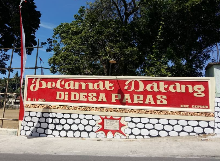 Gapura Desa Paras